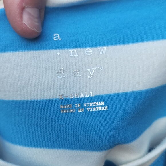 a new day Striped Cropped Crewneck T-Shirt Light Blue White NWT Boxy - Picture 11 of 13